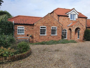 willow tree farm cottage with BBQ hut